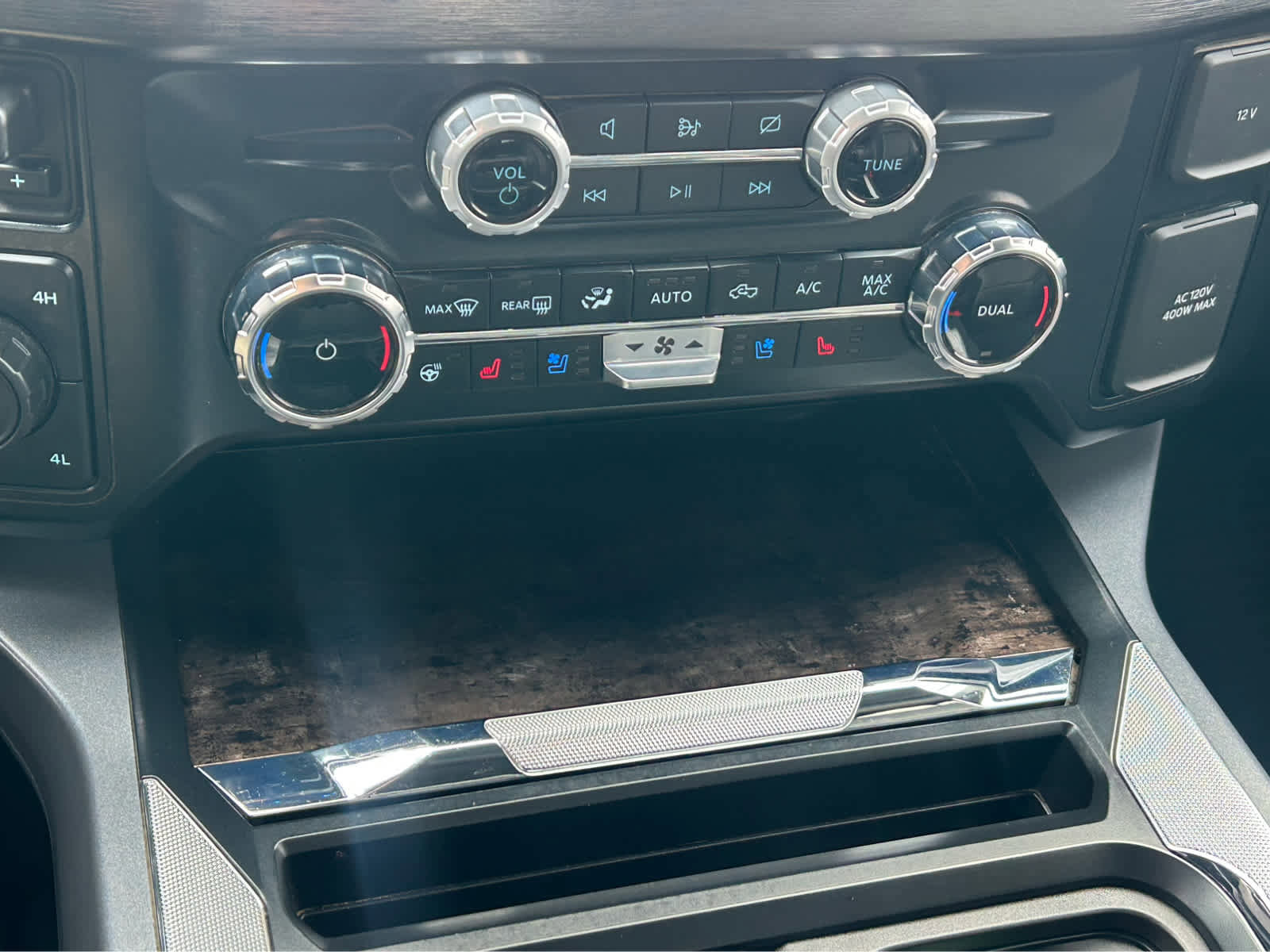 Used 2024 Ford F250 Lariat w/ Chrome Package image 59