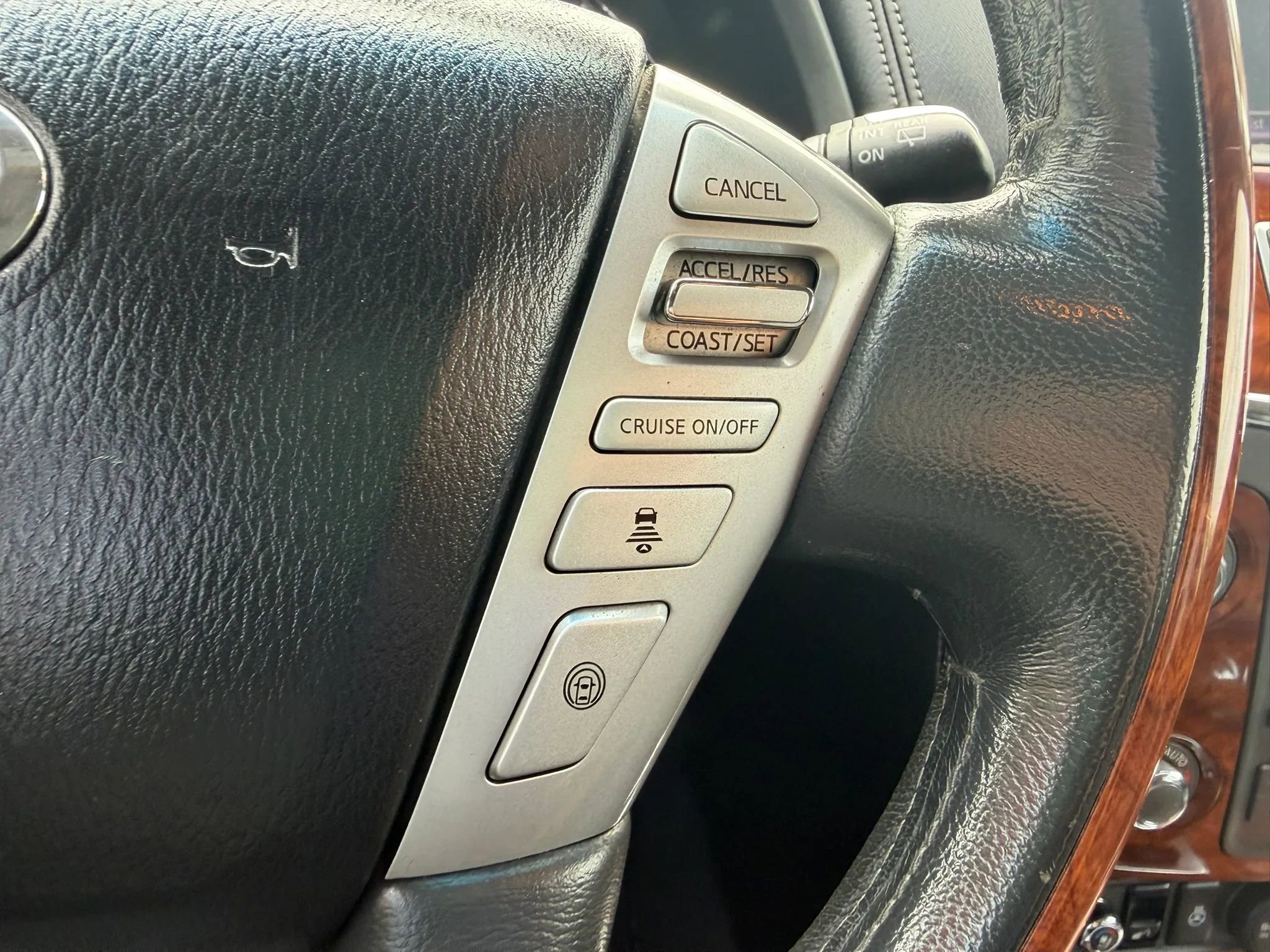 Used 2016 INFINITI QX80 4WD w/ Deluxe Technology Package image 22