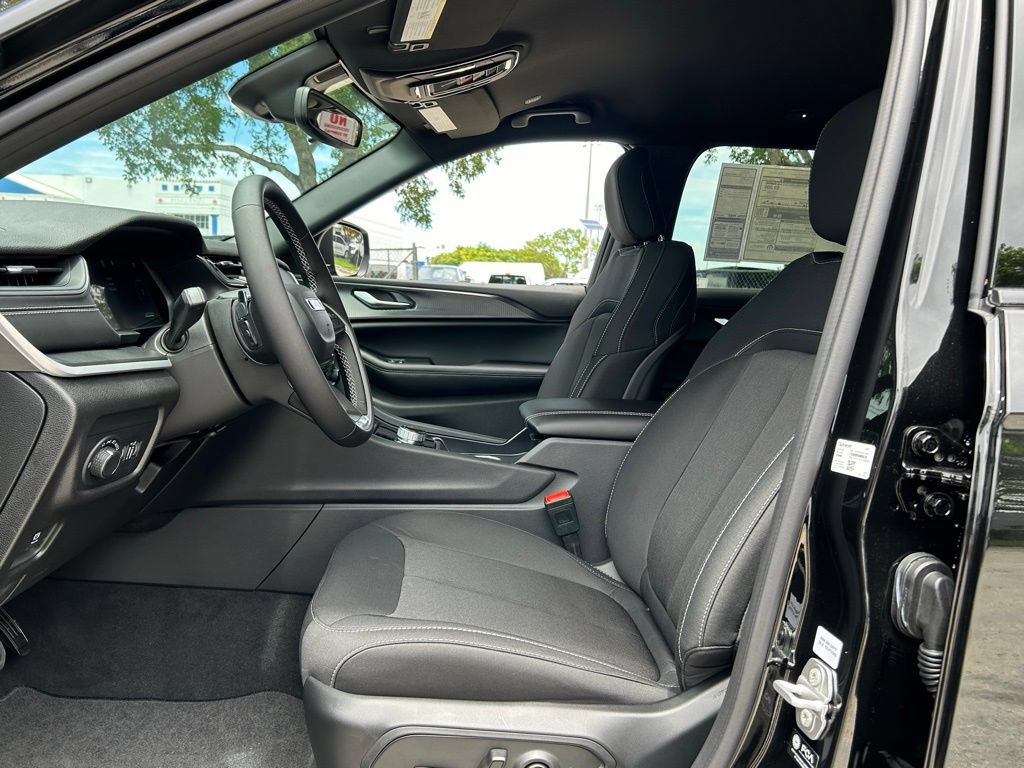 New 2024 Jeep Grand Cherokee L Laredo RWD image 10