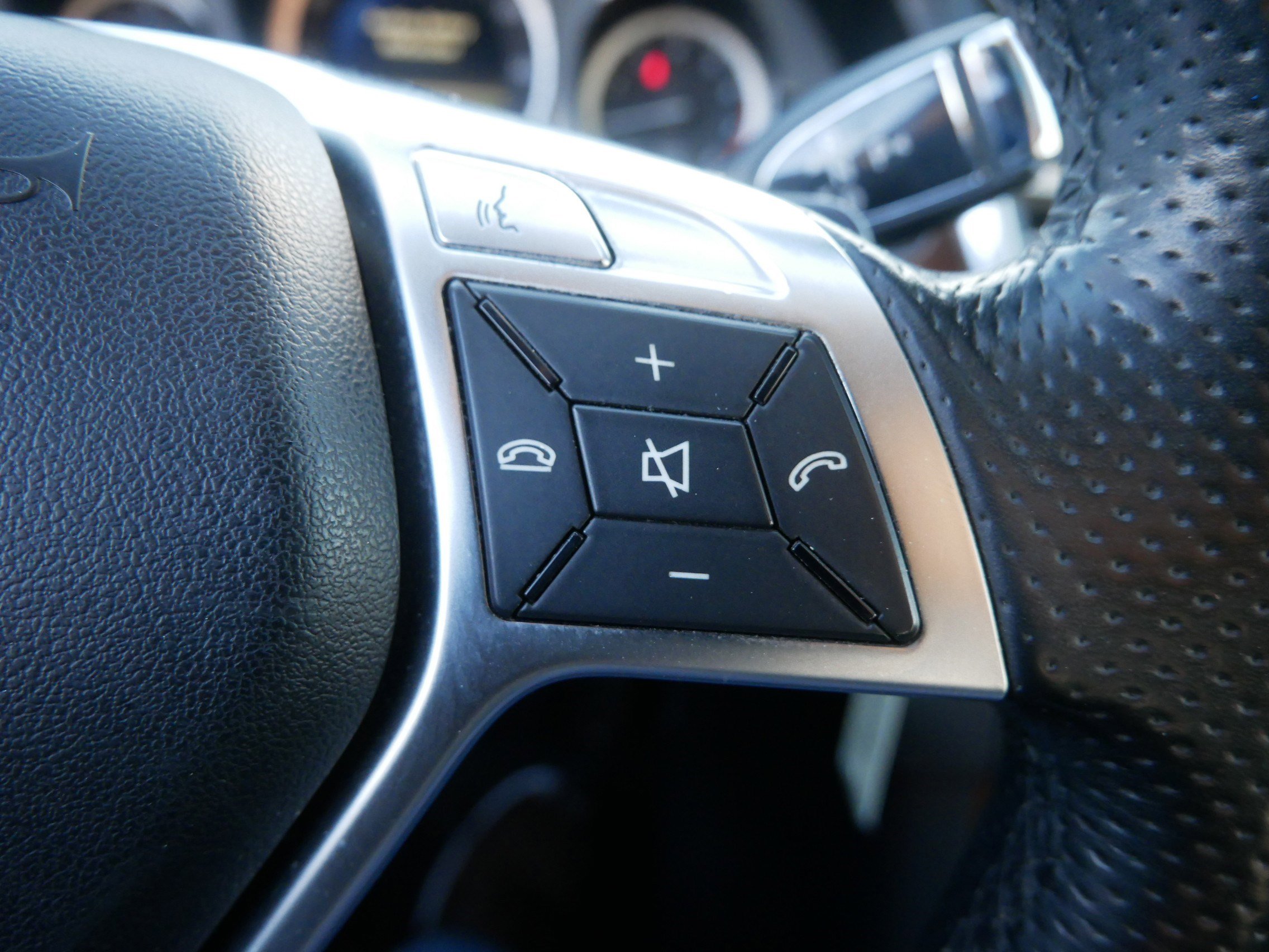 Used 2013 Mercedes-Benz E 350 4MATIC Sedan image 25