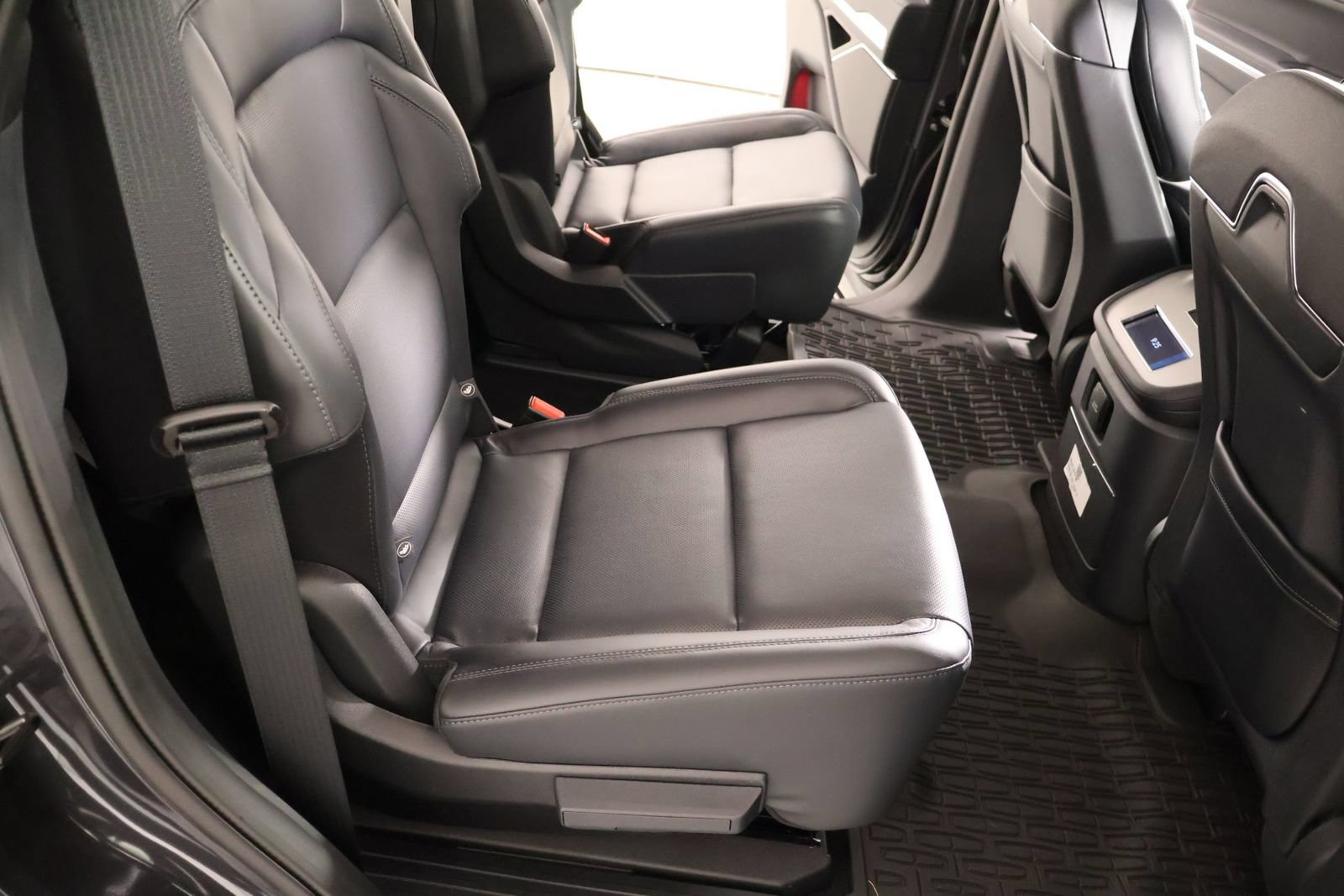 New 2025 Lincoln Navigator Reserve w/ Jet Appearance Package AWD/4WD image 16
