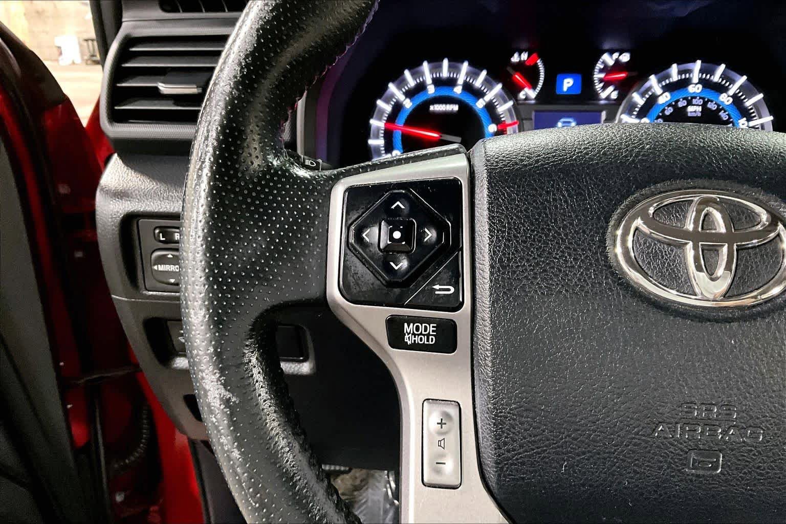 Used 2017 Toyota 4Runner SR5 AWD/4WD image 24