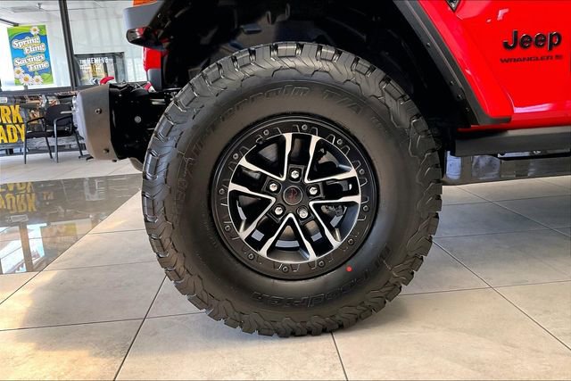 New 2026 Jeep Wrangler Unlimited Rubicon w/ Whitecap Package AWD/4WD image 10