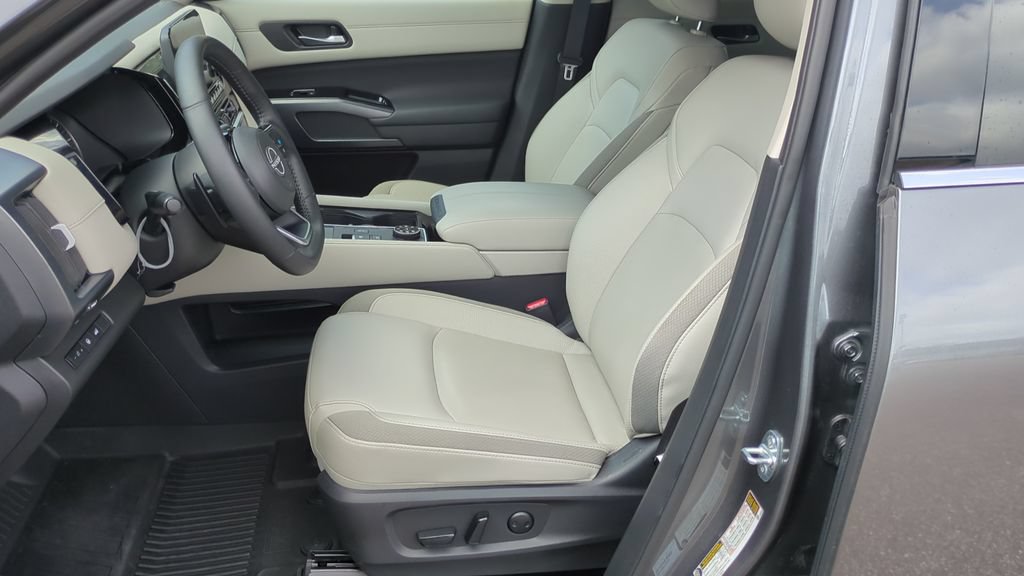 Used 2025 Nissan Pathfinder SL w/ Cargo Package AWD/4WD image 11