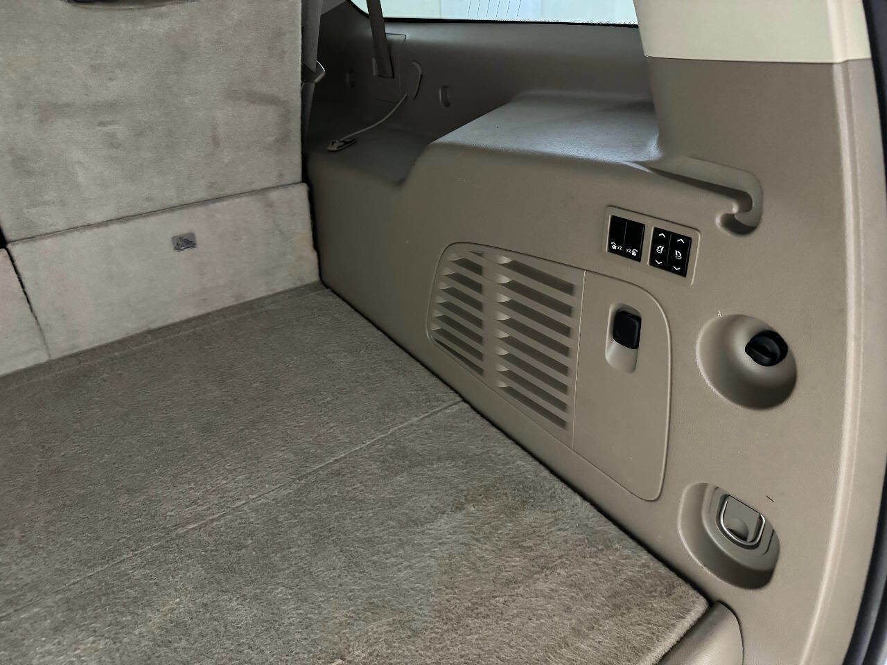 Used 2015 Chevrolet Suburban LTZ image 93