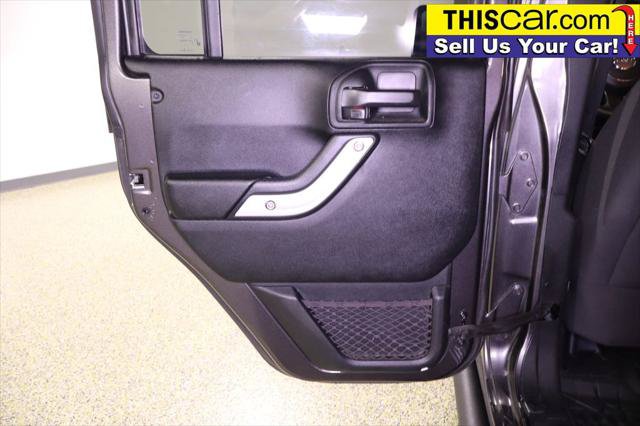 Used 2018 Jeep Wrangler Unlimited Rubicon w/ Connectivity Group AWD/4WD image 30
