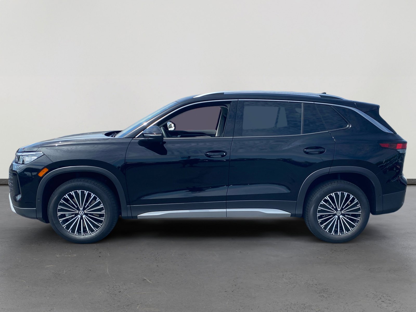 New 2025 Volkswagen Tiguan S image 2