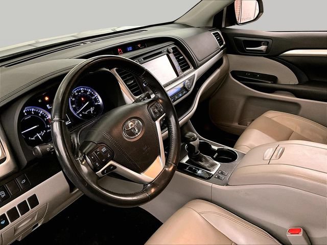 Used 2018 Toyota Highlander XLE AWD/4WD image 13