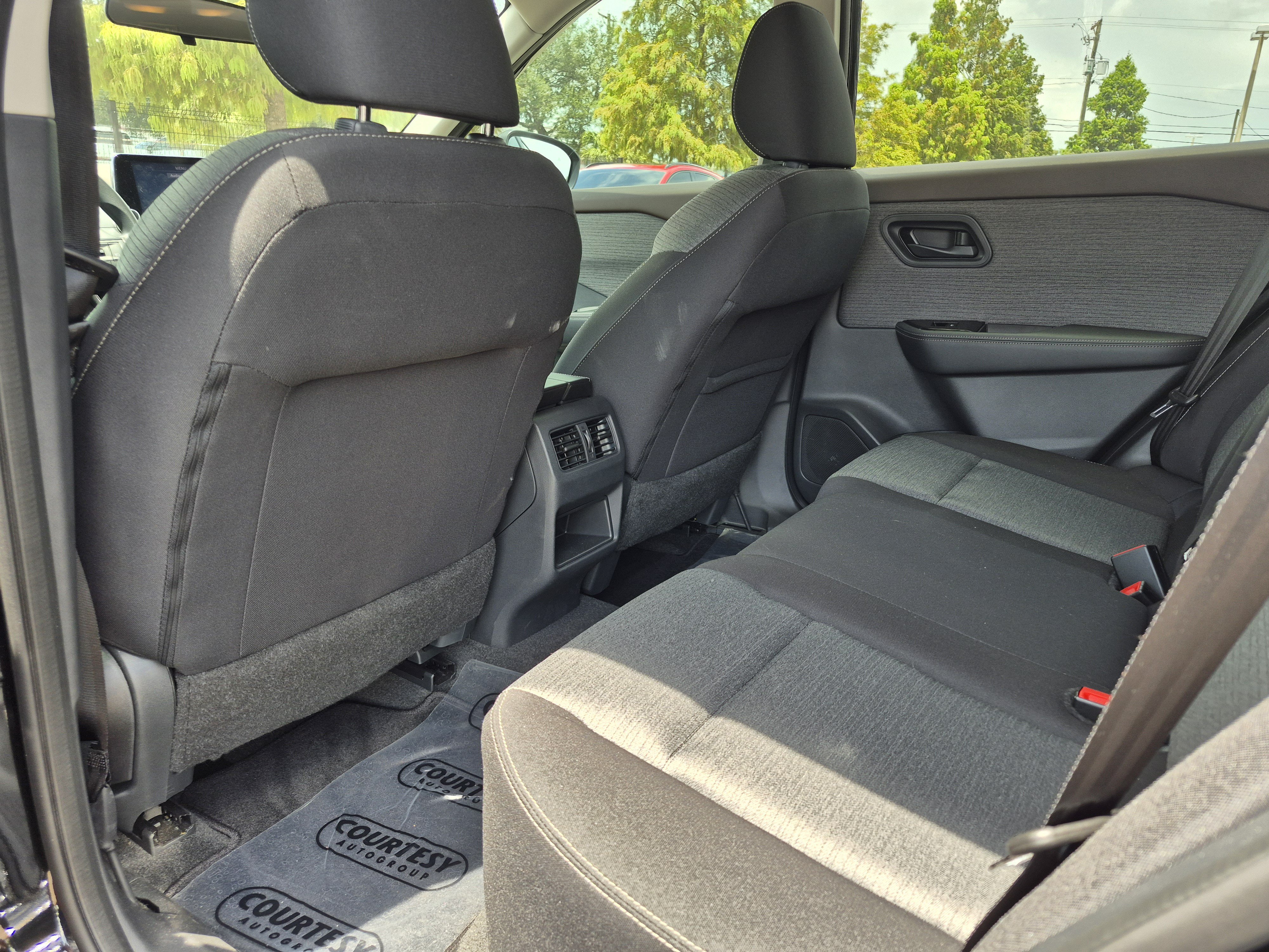 Used 2022 Nissan Rogue S FWD image 19