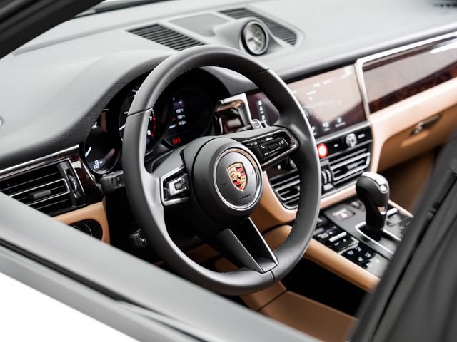 Certified 2026 Porsche Macan AWD/4WD image 9