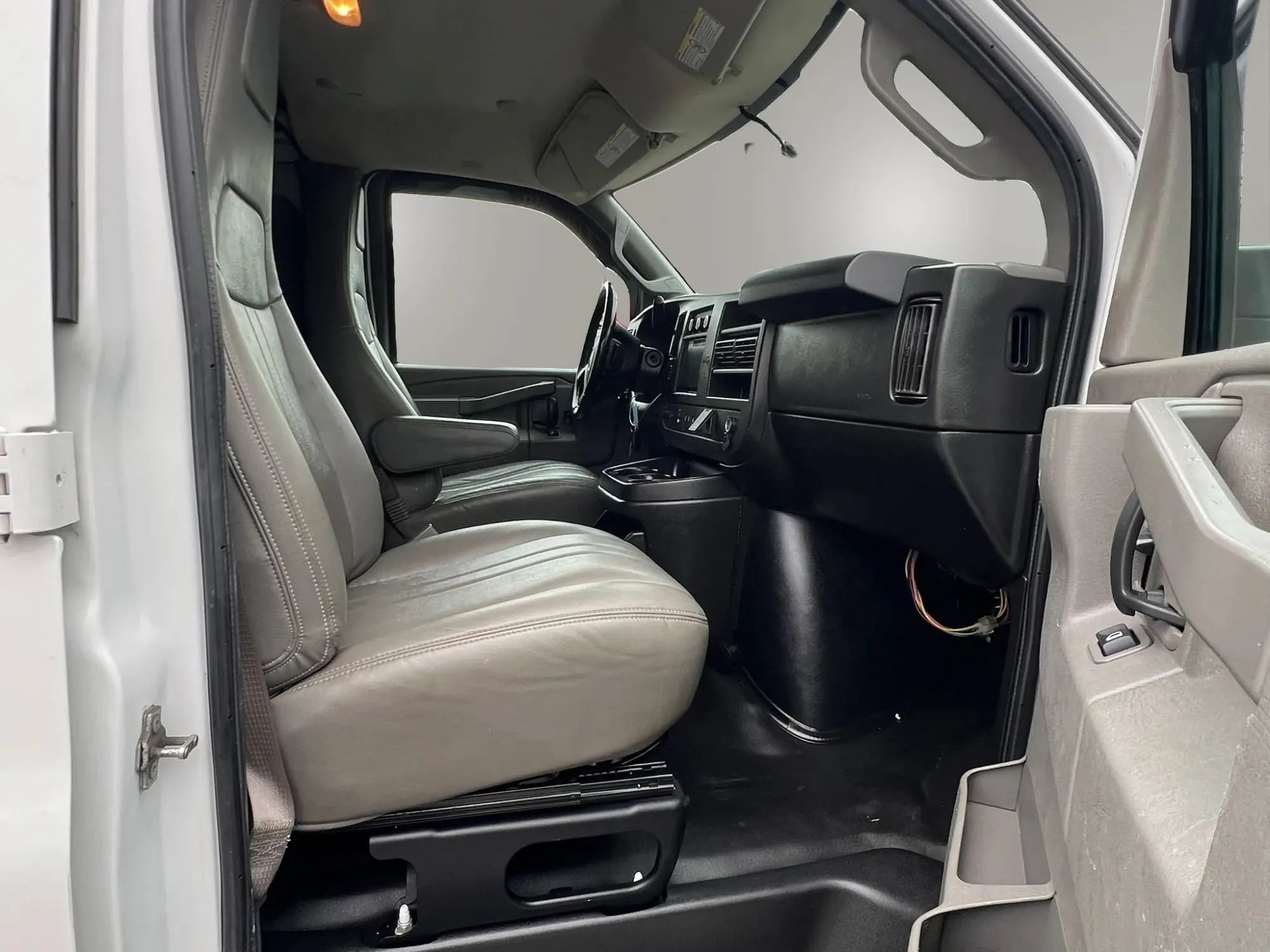 Used 2020 Chevrolet Express 2500 w/ Driver Convenience Package RWD image 31