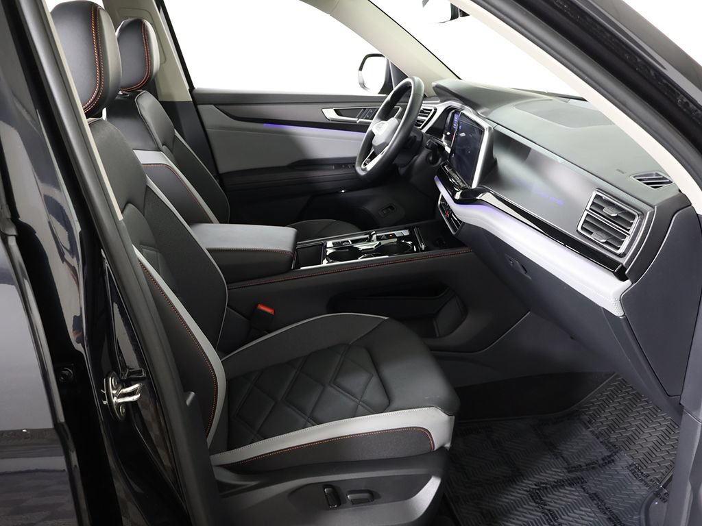 Used 2024 Volkswagen Atlas Peak Edition SEL AWD/4WD image 37