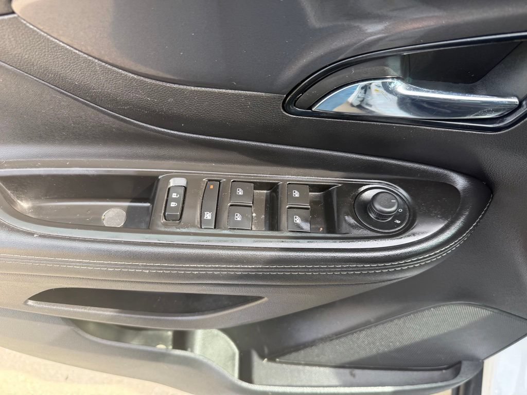 Used 2021 Buick Encore Preferred AWD/4WD image 25
