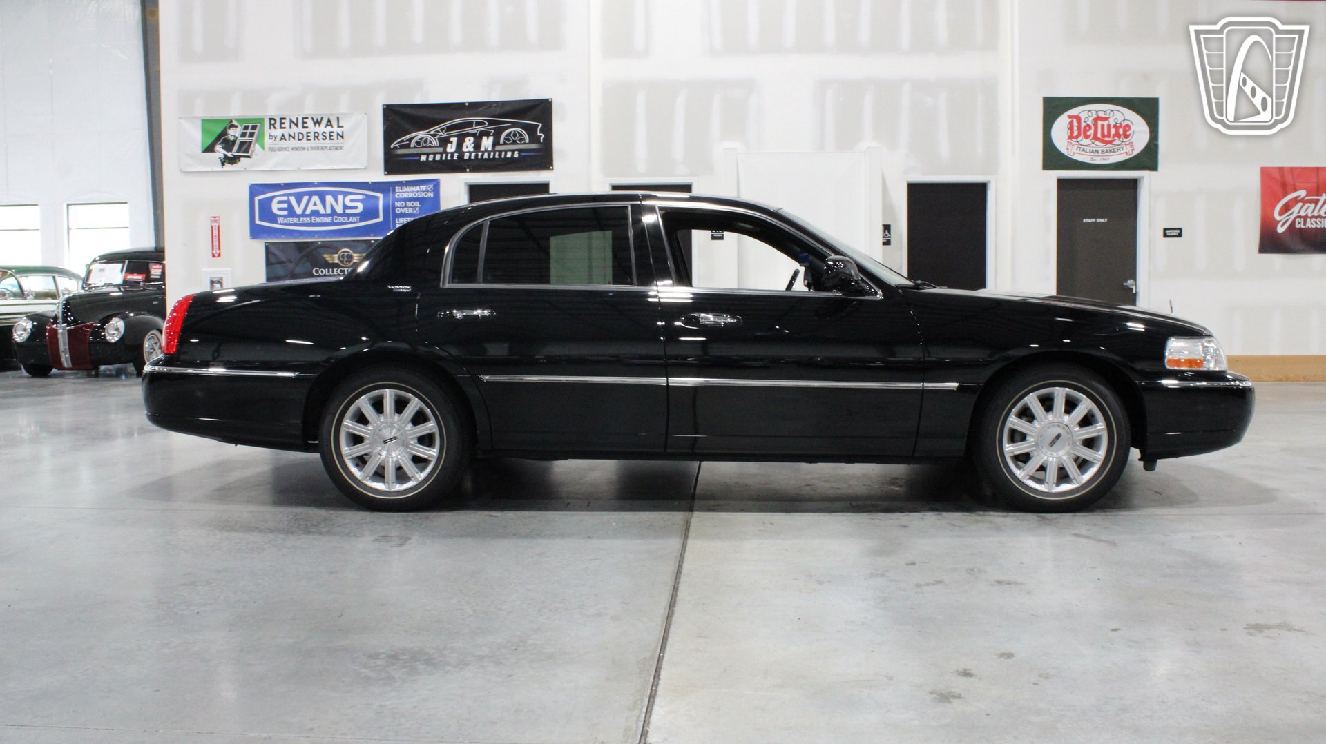 Used 2006 Lincoln Town Car Signature Limited RWD image 25