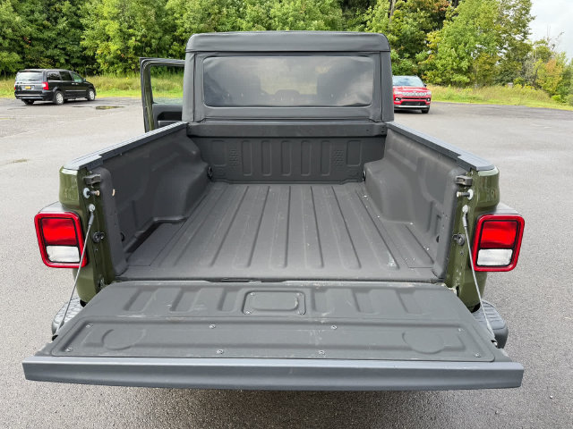 Used 2023 Jeep Gladiator Rubicon AWD/4WD image 21