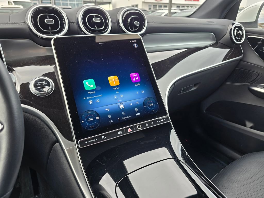 Used 2025 Mercedes-Benz GLC 300 4MATIC image 26