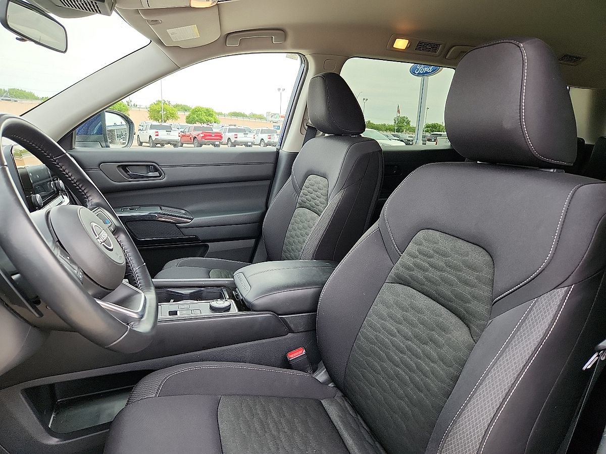 Used 2025 Nissan Pathfinder SV AWD/4WD image 7