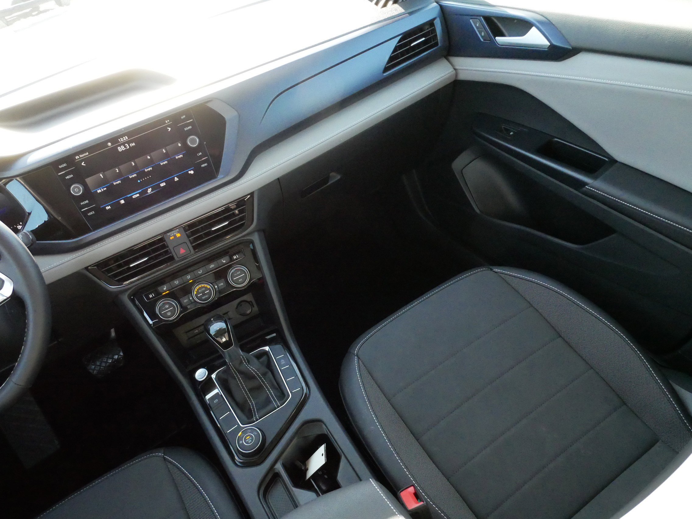 Certified 2024 Volkswagen Taos SE image 11