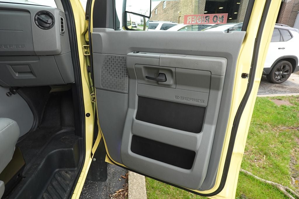 Used 2021 Ford E-450 and Econoline 450 Super Duty RWD image 21