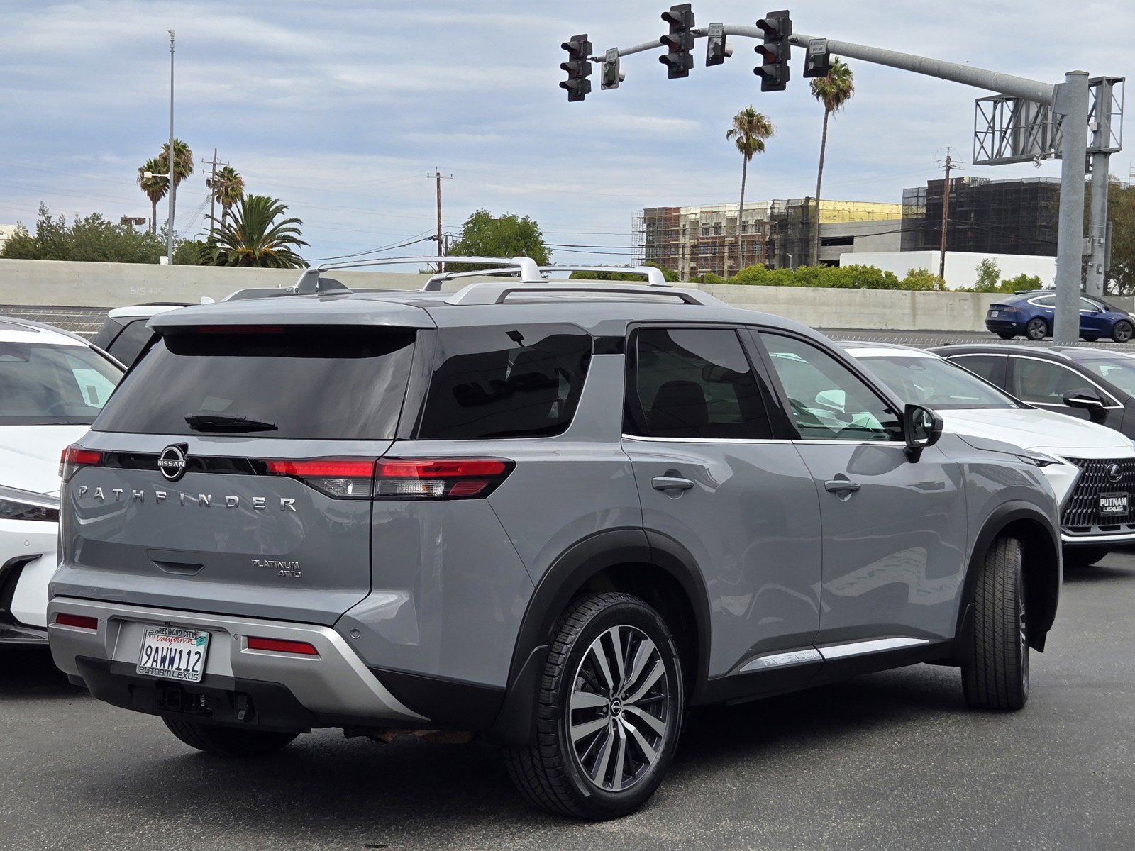 Used 2022 Nissan Pathfinder Platinum w/ Cargo Package AWD/4WD image 4