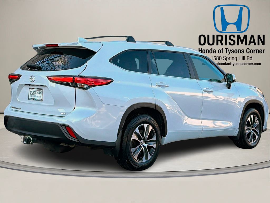 Used 2023 Toyota Highlander XLE image 4