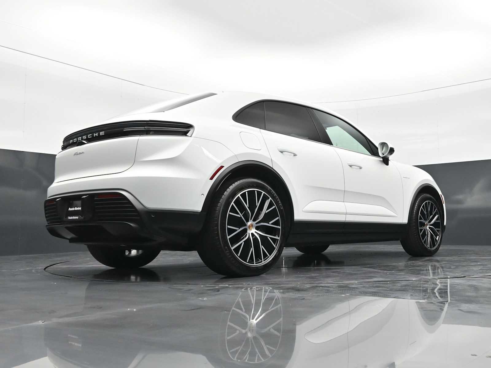 Certified 2025 Porsche Macan Electric RWD image 41