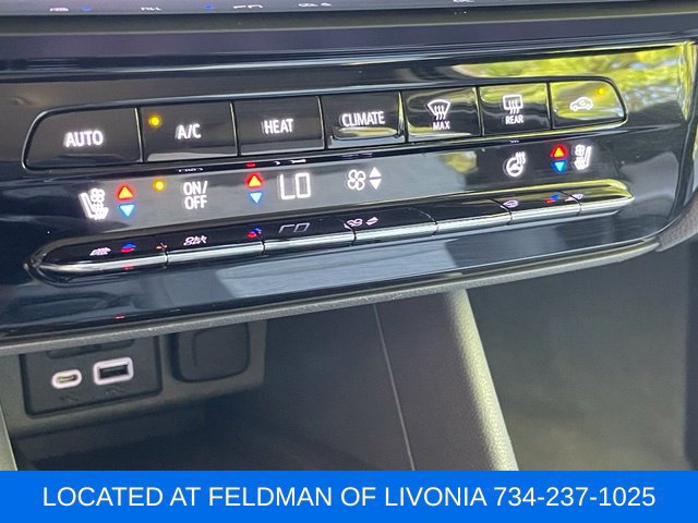 Used 2023 Chevrolet Bolt EUV Premier w/ Super Cruise Package FWD image 17