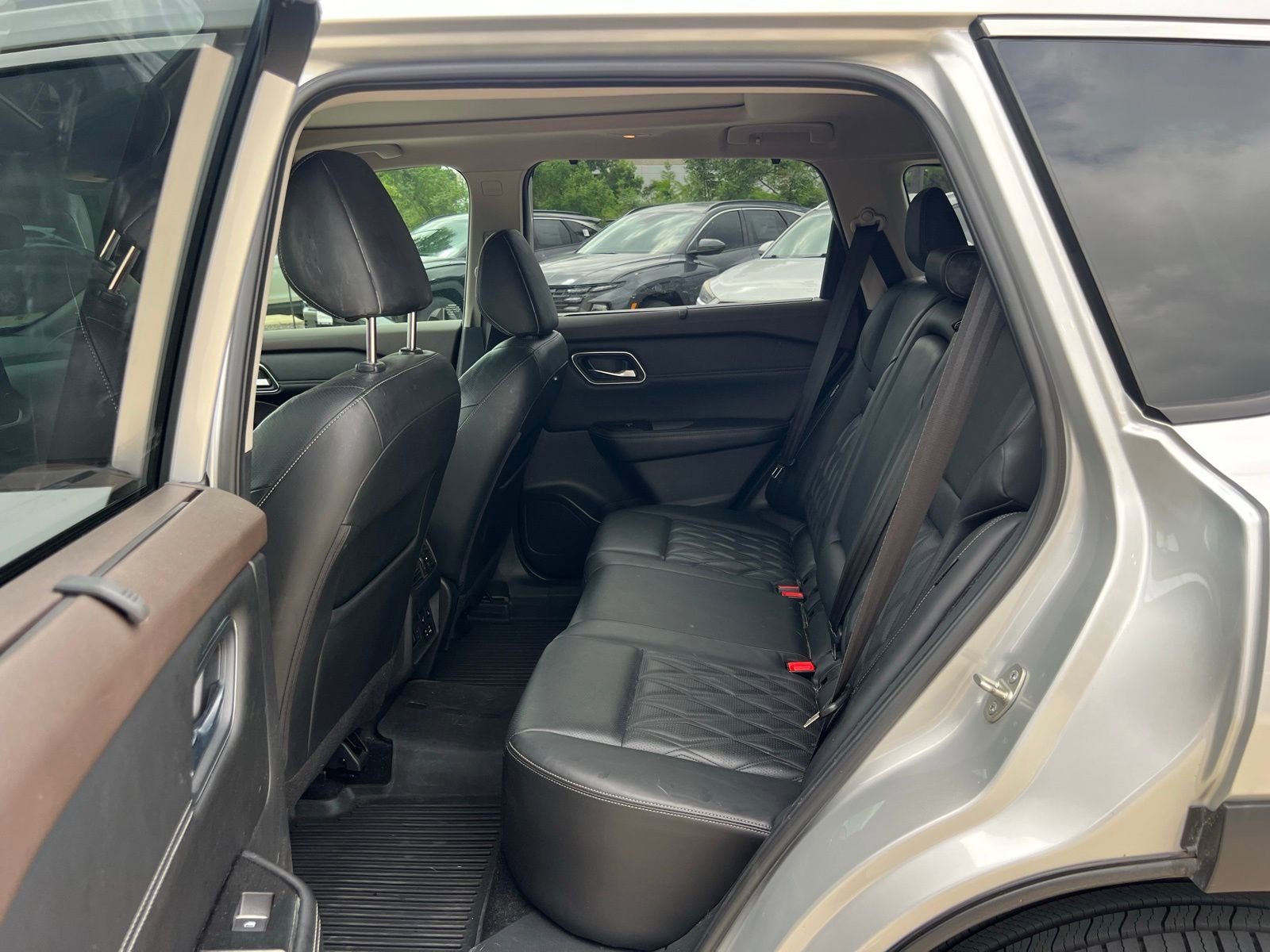 Used 2021 Nissan Rogue Platinum image 18