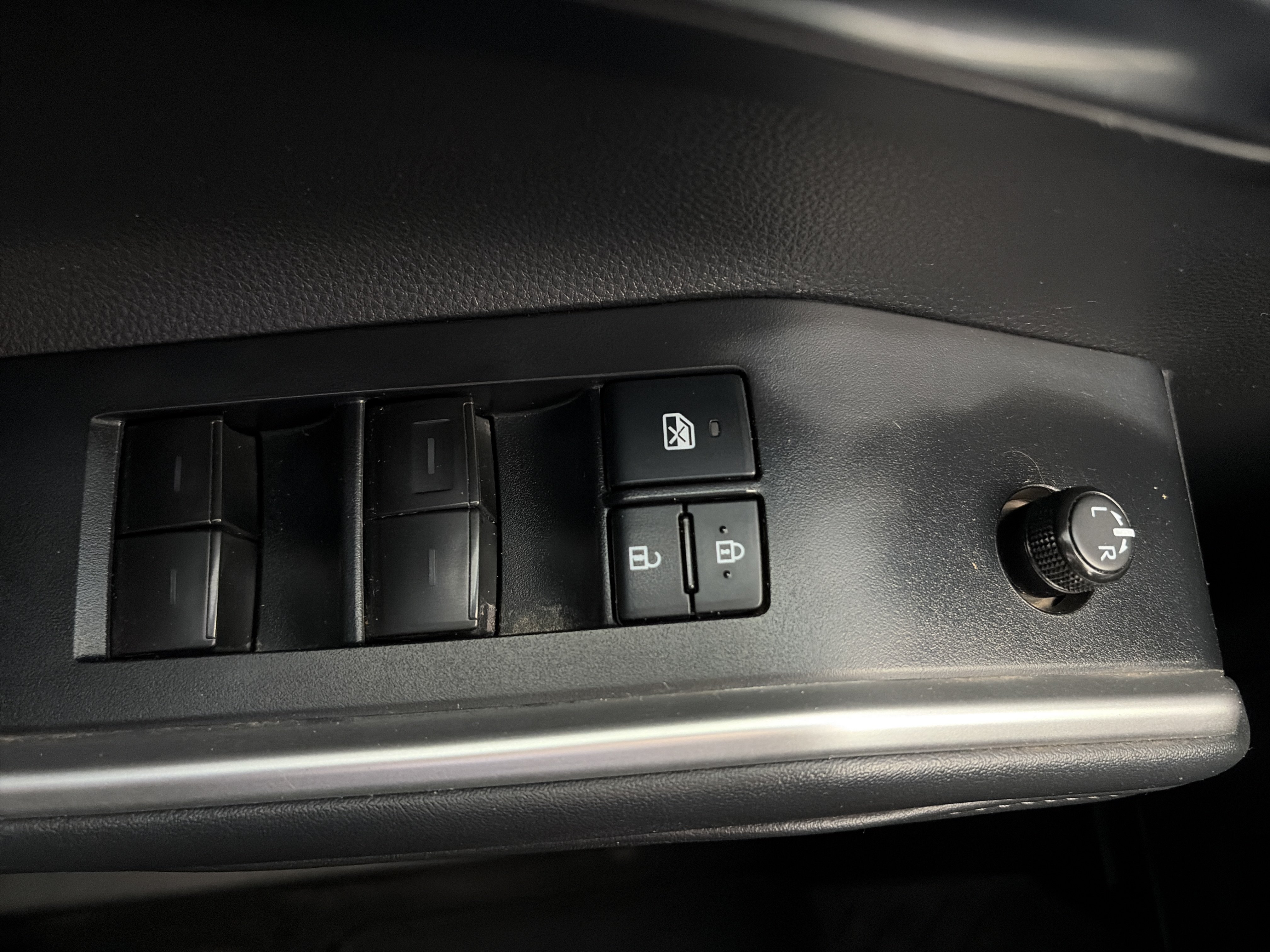 Used 2022 Toyota Highlander XLE FWD image 27