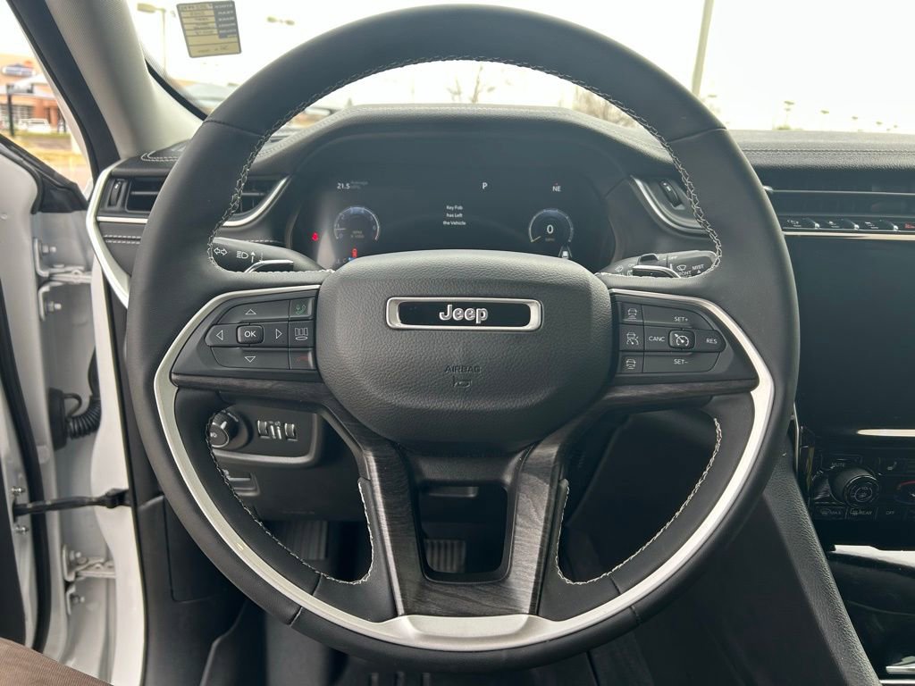 Used 2023 Jeep Grand Cherokee Limited image 20