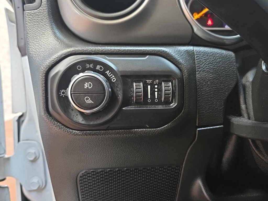 Used 2021 Jeep Gladiator Willys image 25