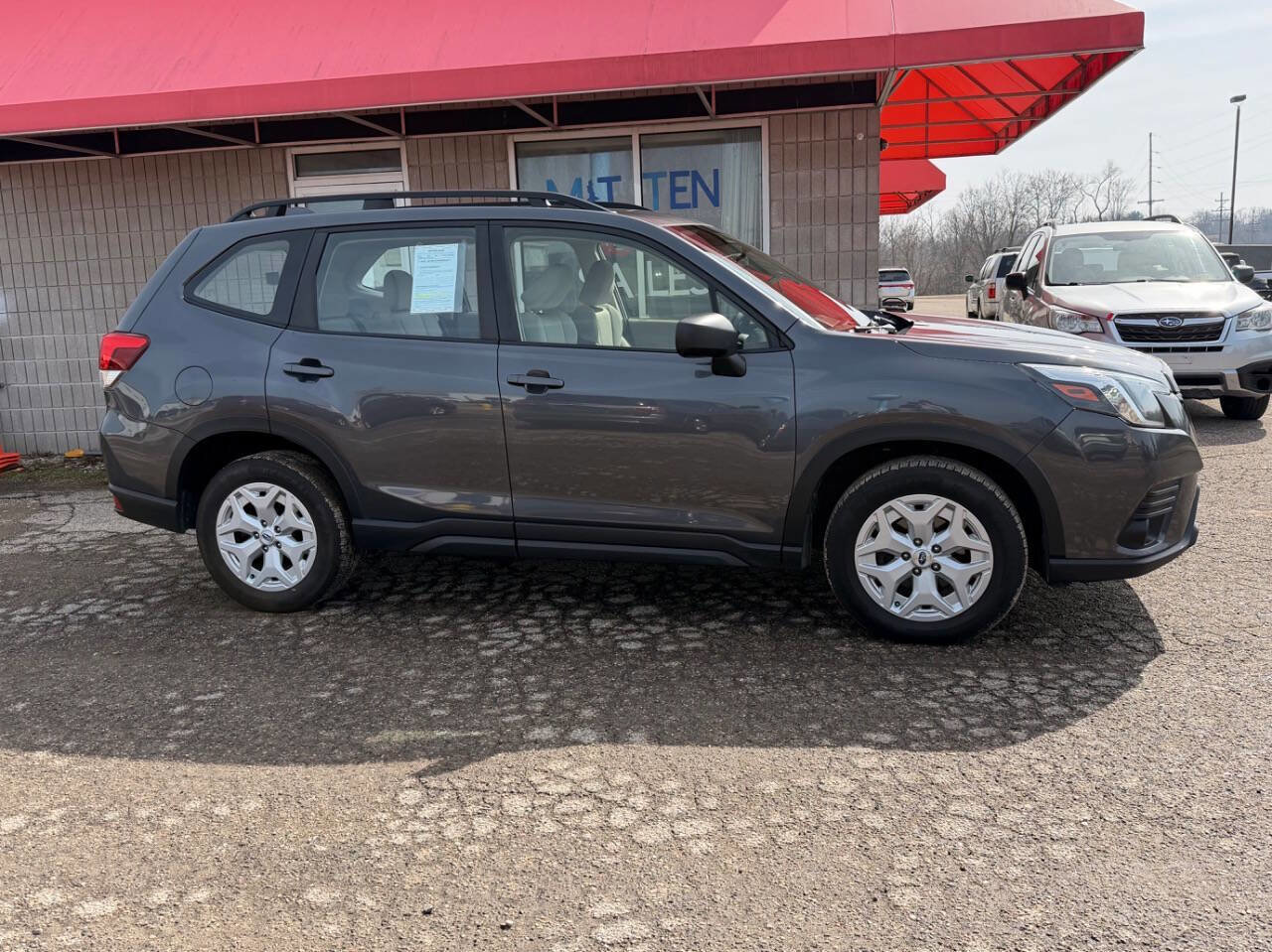 Used 2022 Subaru Forester Base AWD 4dr Crossover image 3