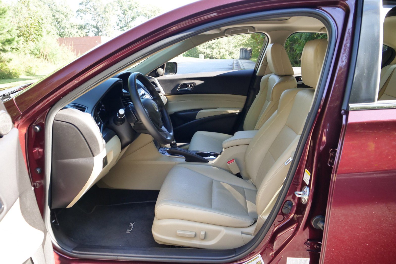 Used 2013 Acura ILX 2.0L / Tech Package / Heated S image 14