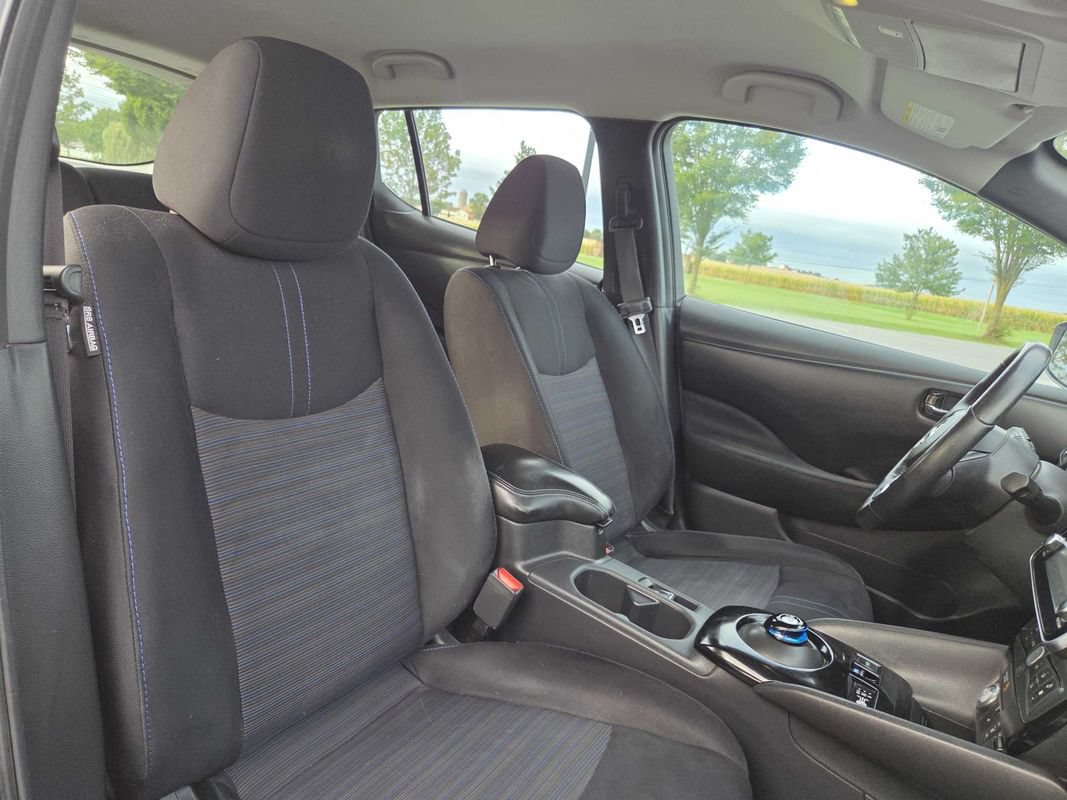 Used 2019 Nissan Leaf SV w/ SV Technology Package FWD image 14