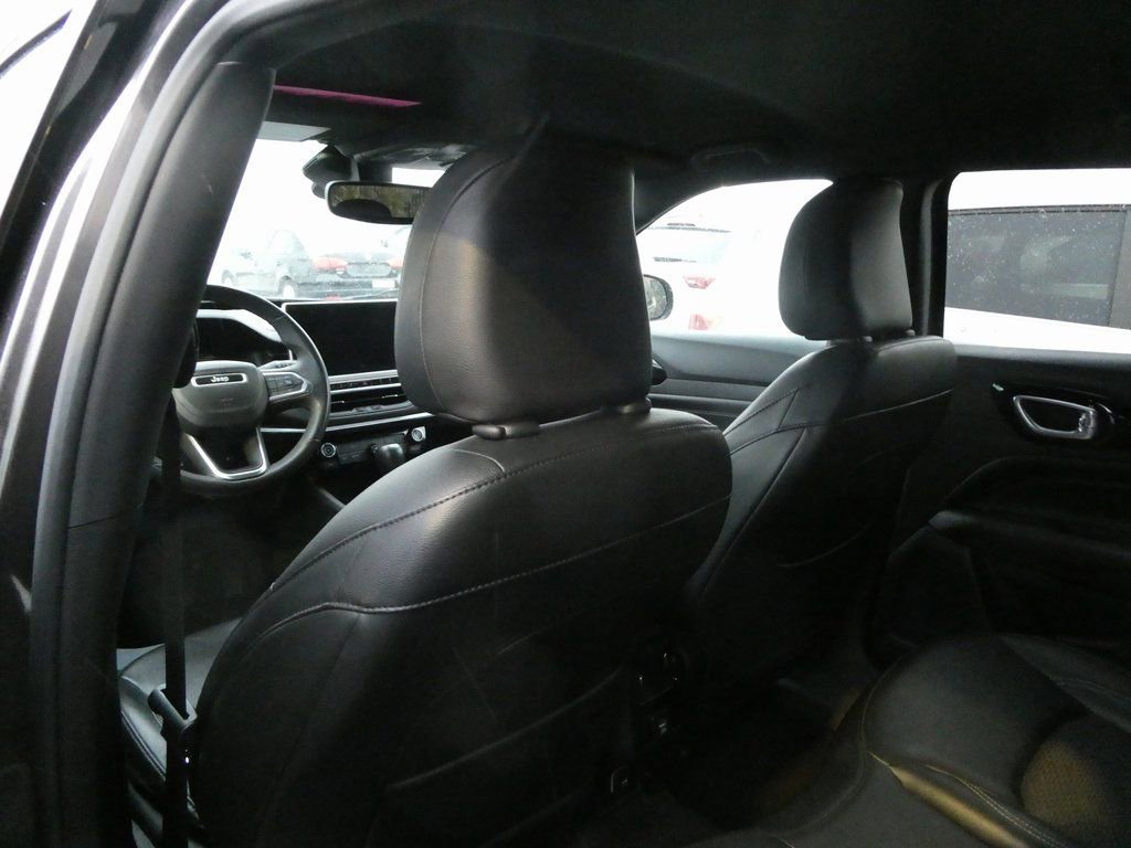 Used 2023 Jeep Compass Altitude AWD/4WD image 34