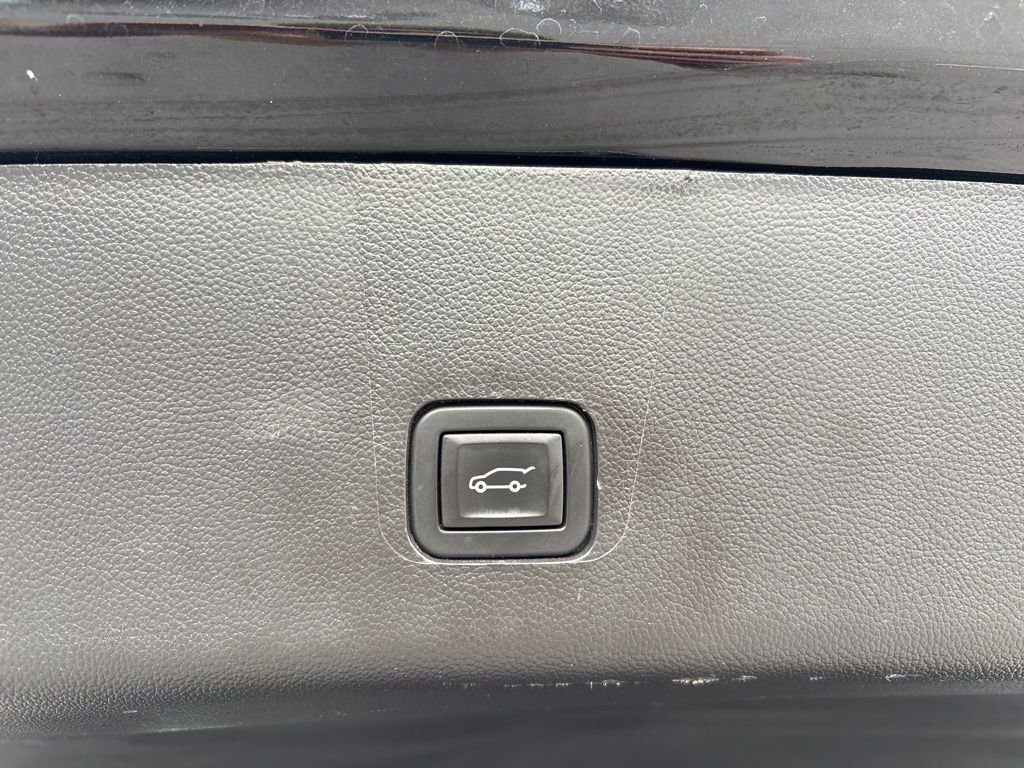 Used 2021 Chevrolet Traverse High Country image 36