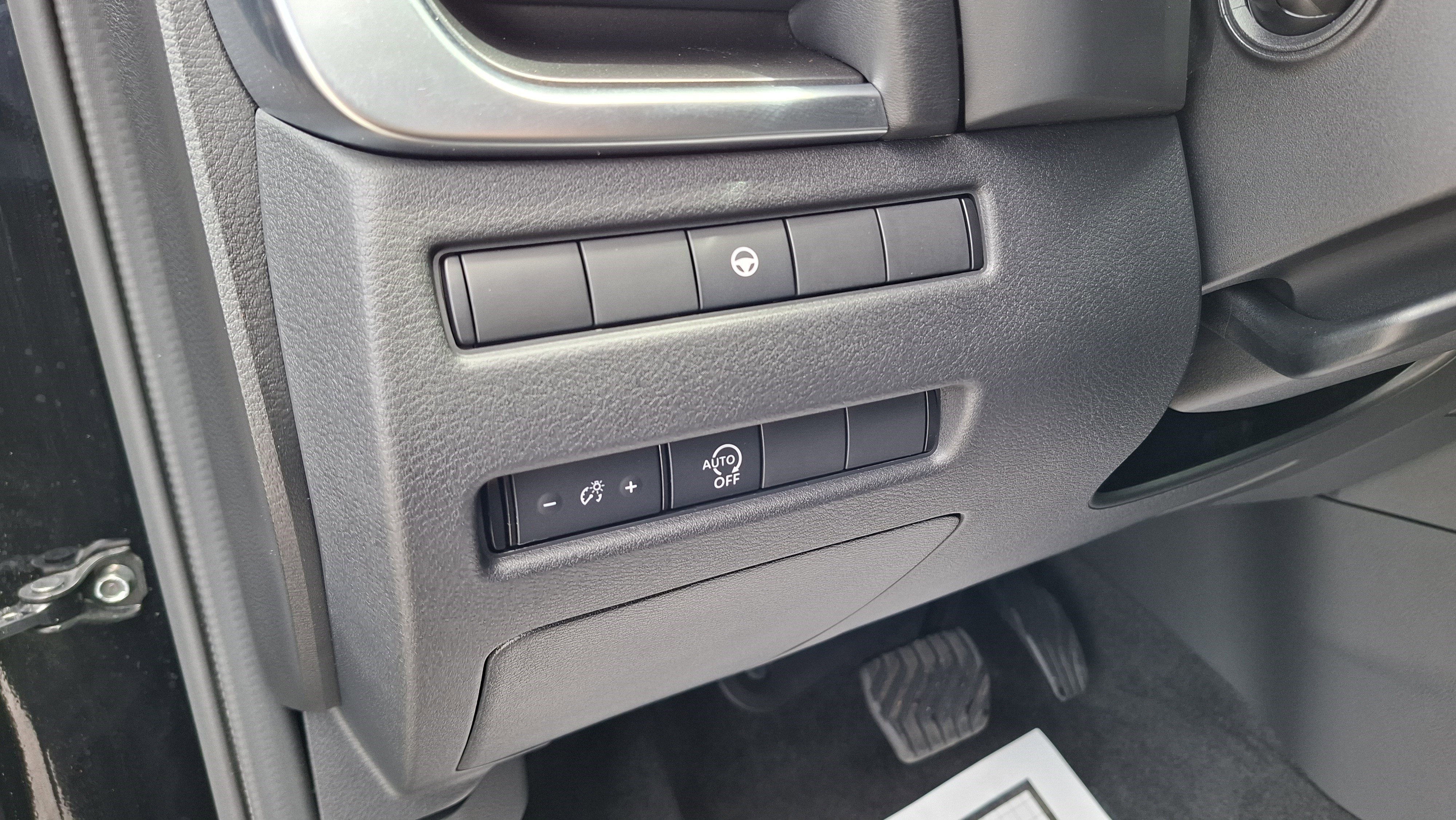 Used 2023 Nissan Rogue SV image 10