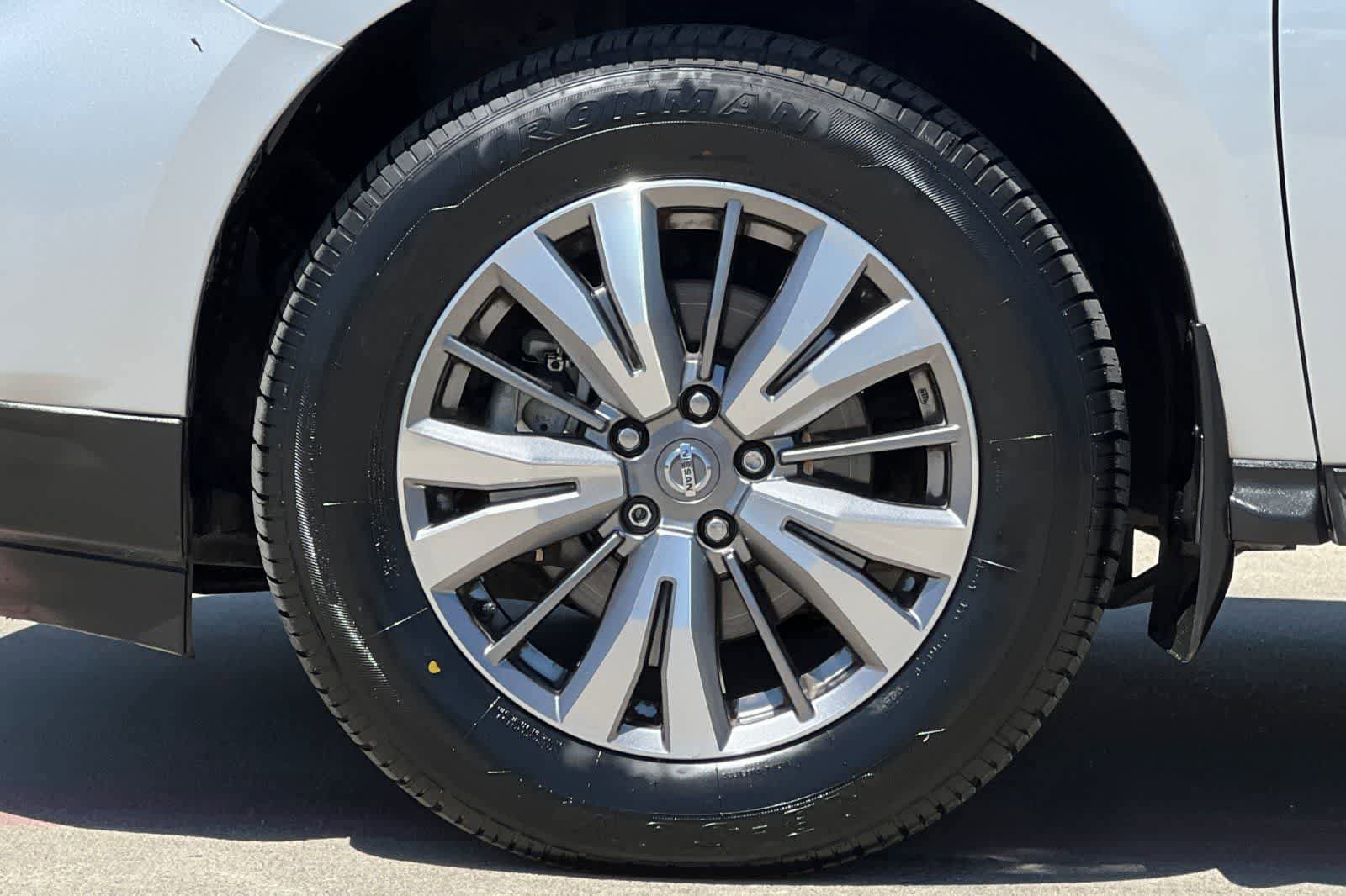 Used 2020 Nissan Pathfinder SL FWD image 38