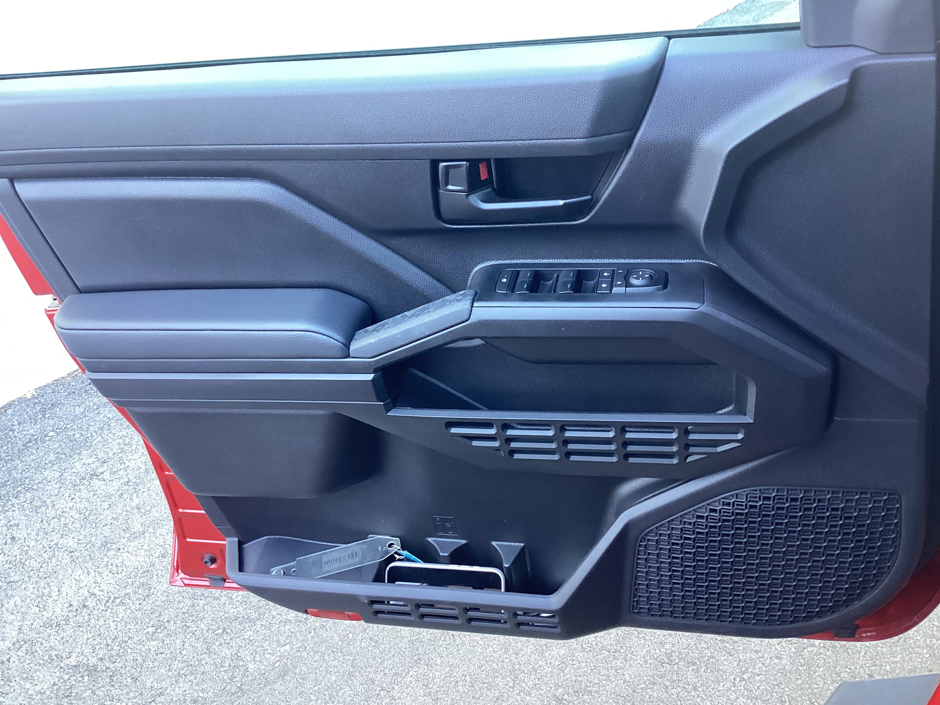 Certified 2025 Toyota Tacoma SR AWD/4WD image 28