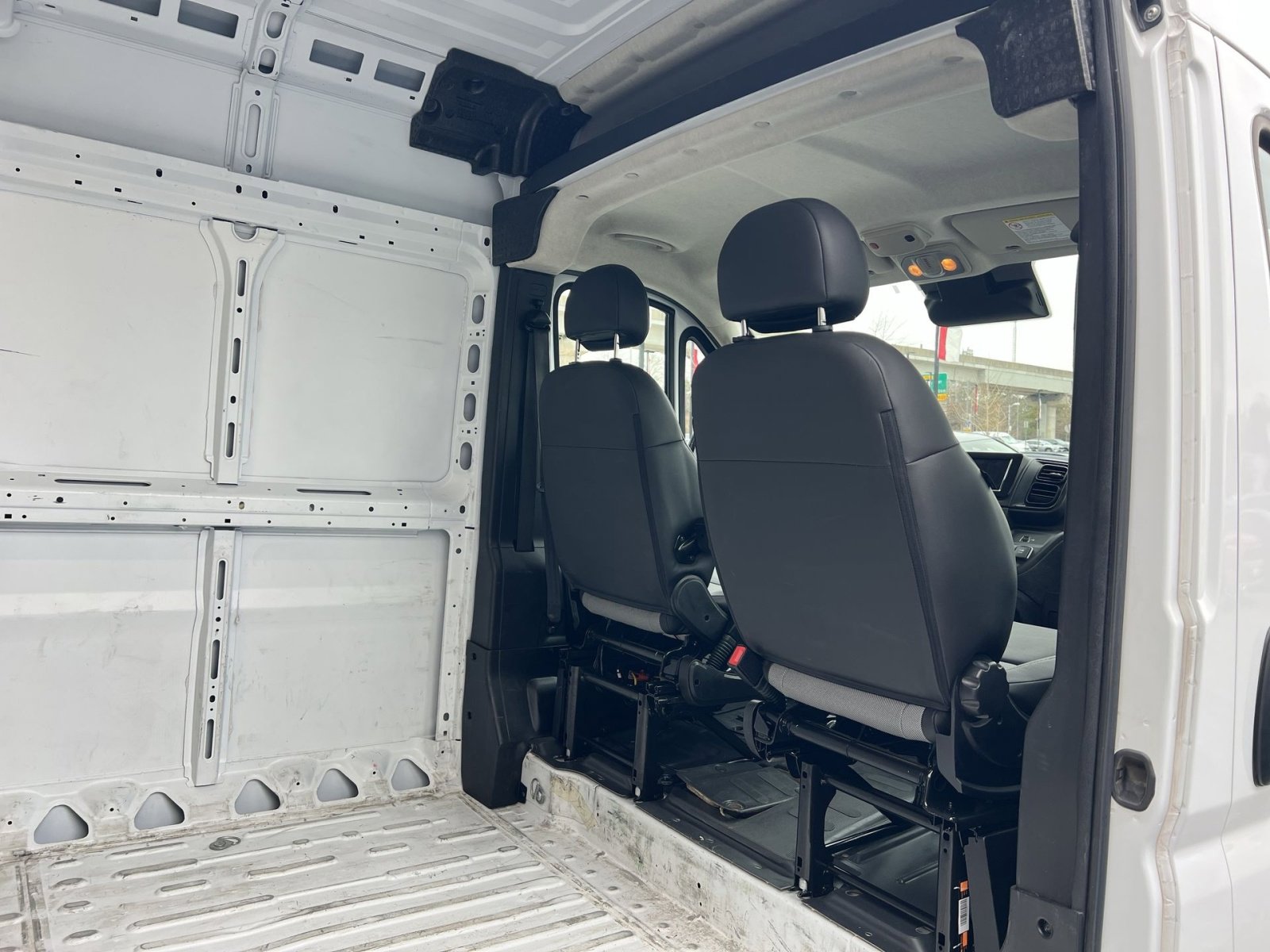 Used 2024 RAM ProMaster 2500 w/ Convenience Group image 35