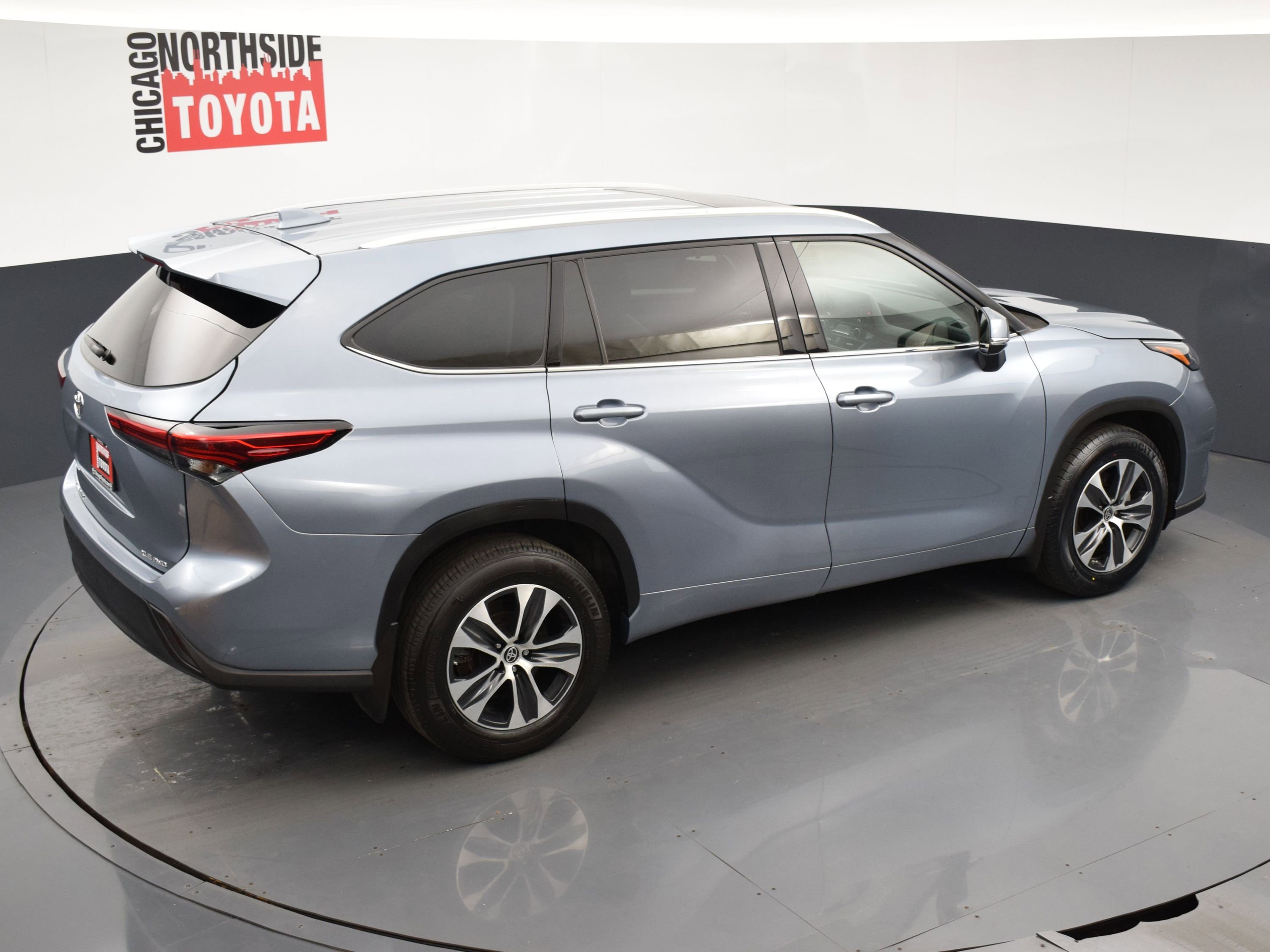 Used 2022 Toyota Highlander XLE AWD/4WD image 24