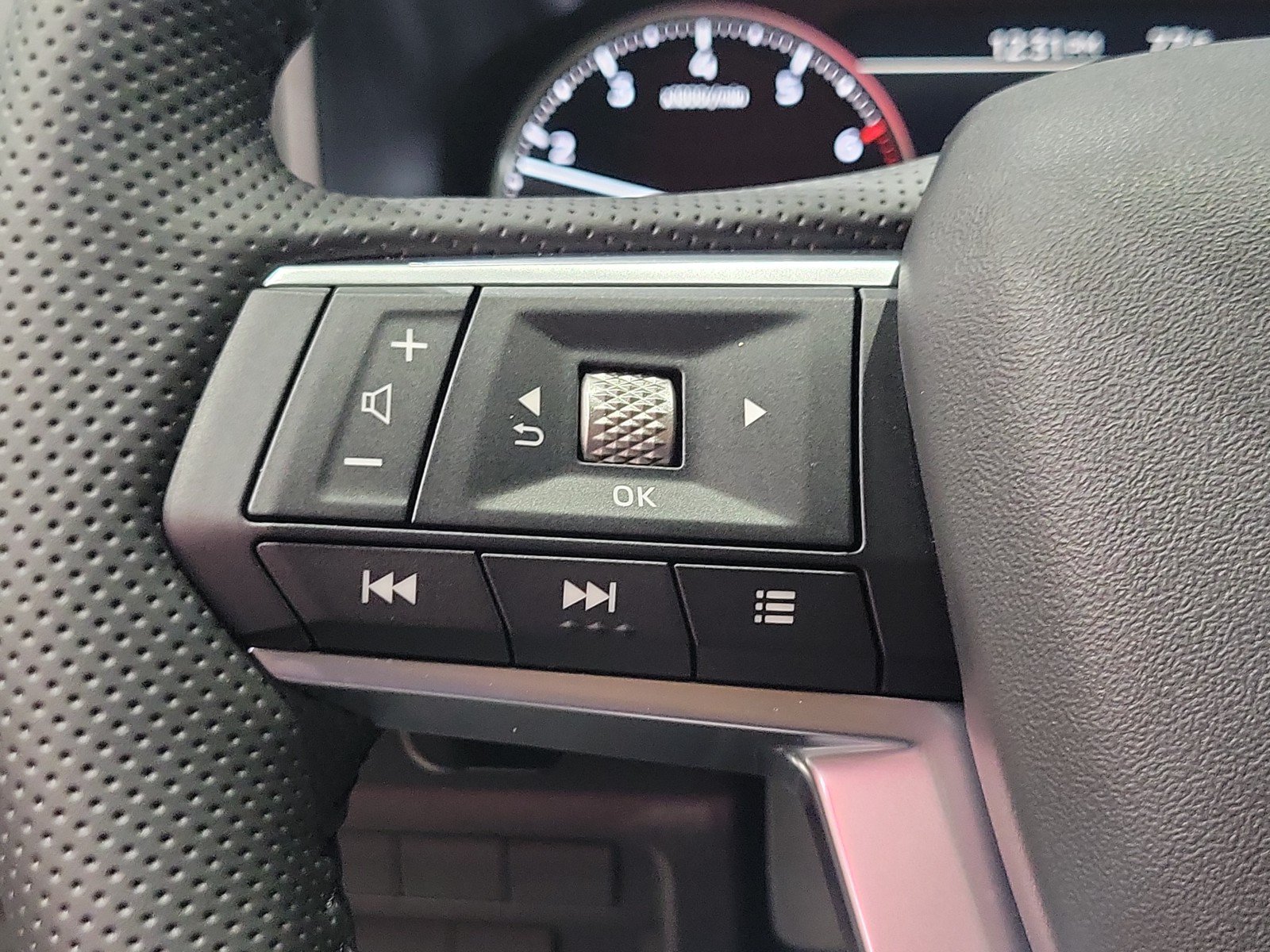 New 2026 Mitsubishi Outlander LE FWD image 26