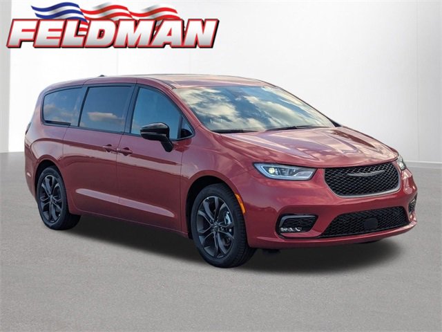 New 2026 Chrysler Pacifica Select image 1