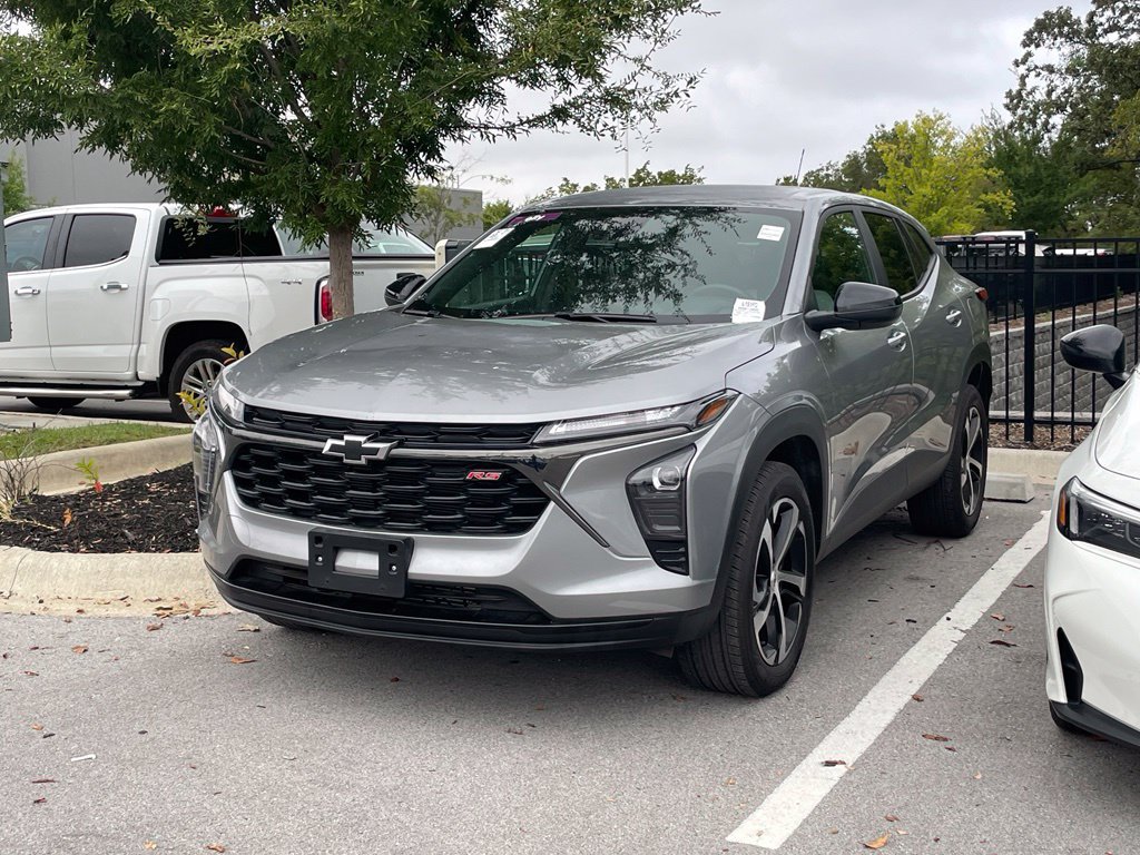 Used 2024 Chevrolet Trax RS FWD image 4