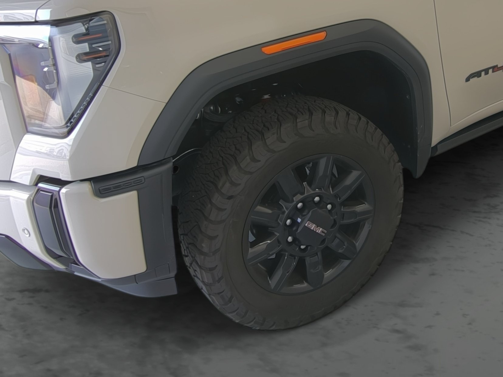 Used 2026 GMC Sierra 2500 AT4 w/ AT4 Premium Plus Package AWD/4WD image 7