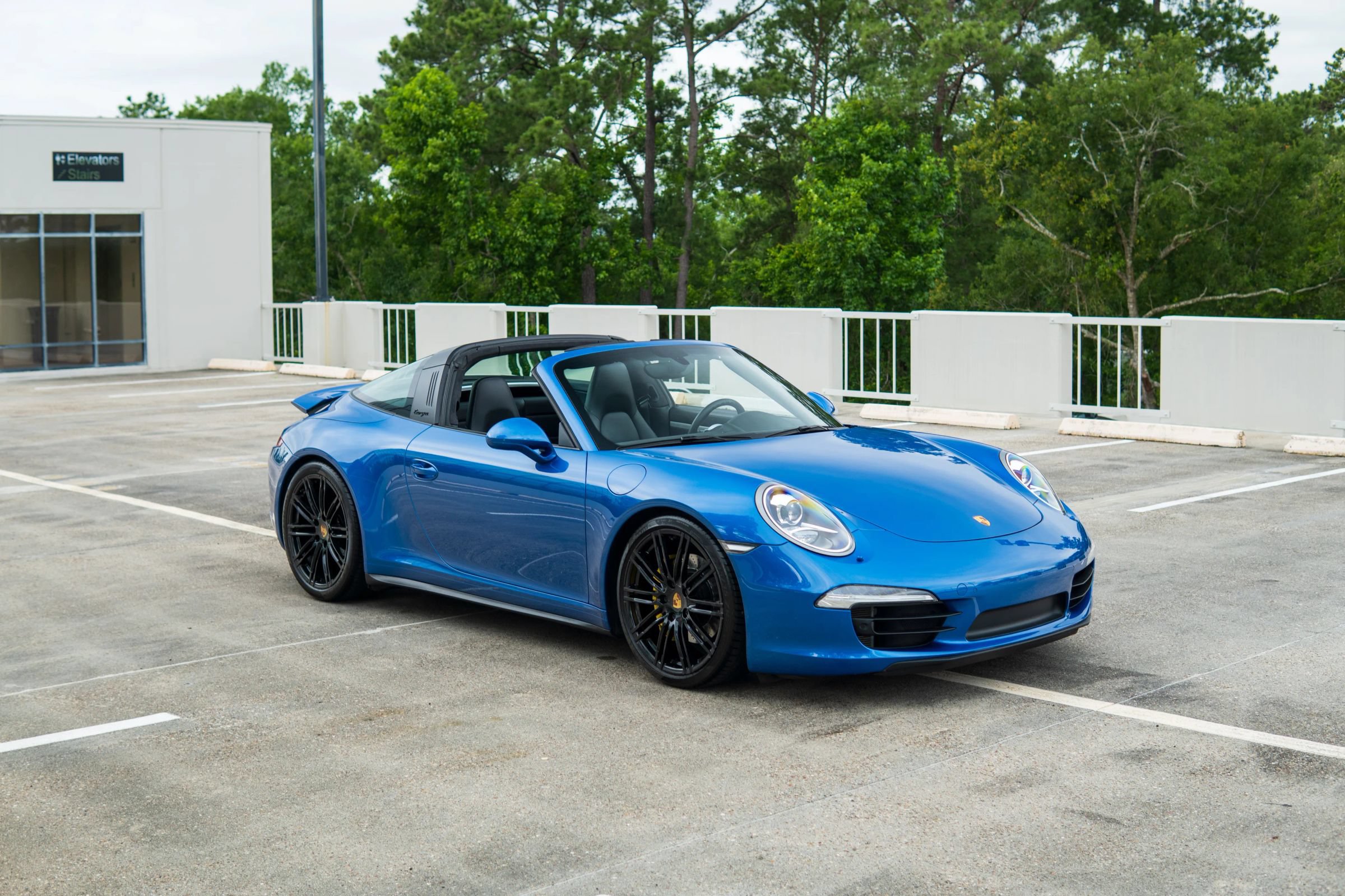 Used 2015 Porsche 911 Targa 4S w/ Sport Chrono Package AWD/4WD image 25