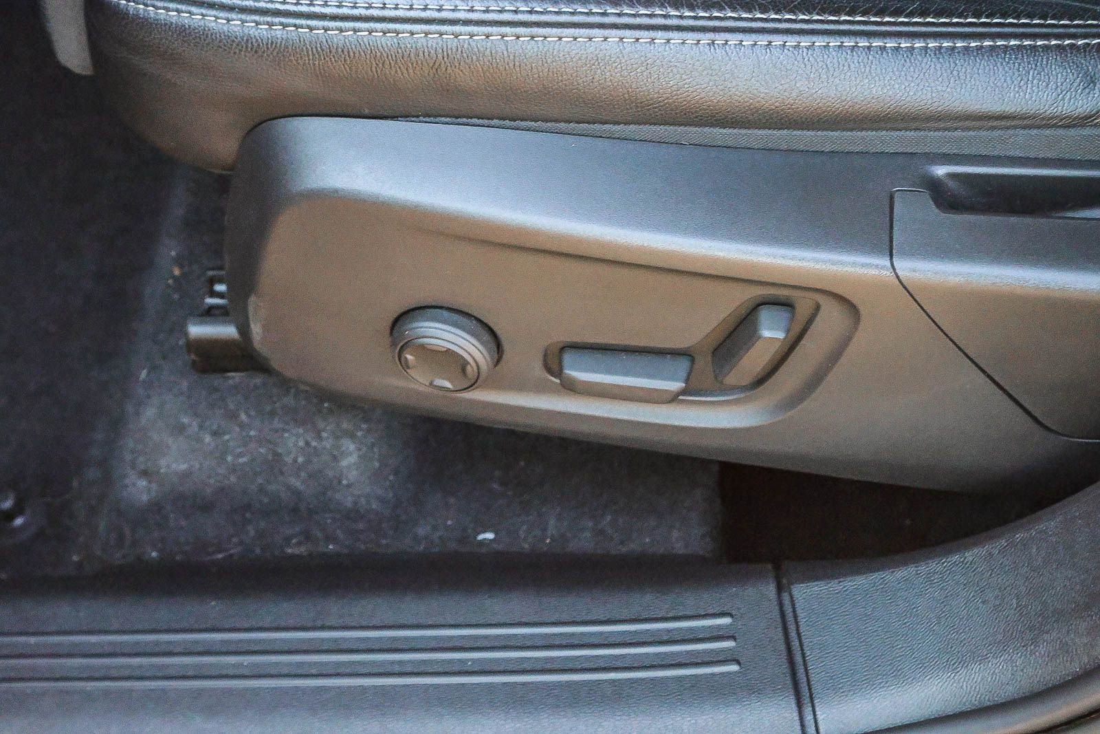 Used 2023 Volvo XC40 B5 Ultimate w/ Protection Package Premier image 31