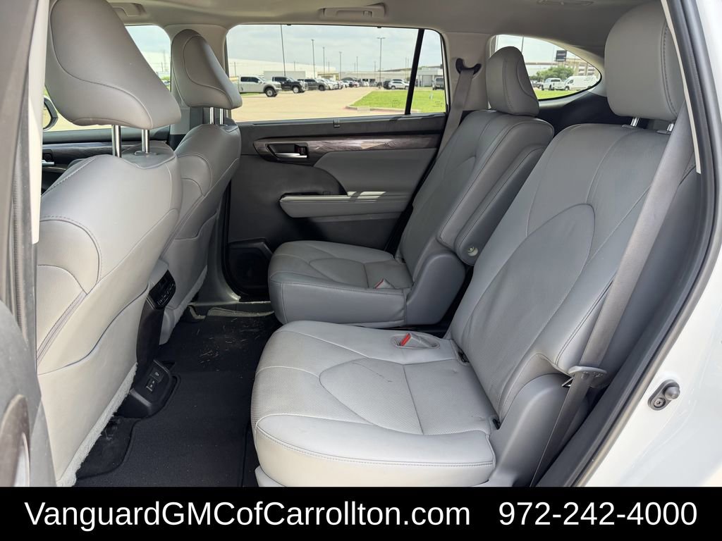 Used 2023 Toyota Highlander Limited image 22