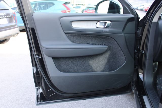 Used 2025 Volvo XC40 B5 Plus AWD/4WD image 10