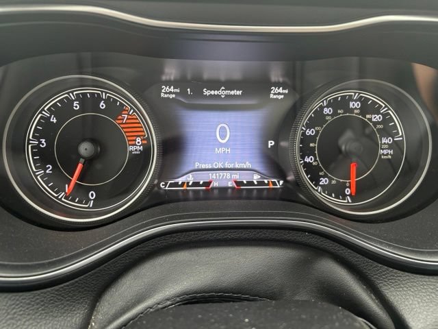 Used 2019 Jeep Cherokee Trailhawk w/ Comfort/Convenience Group AWD/4WD image 28